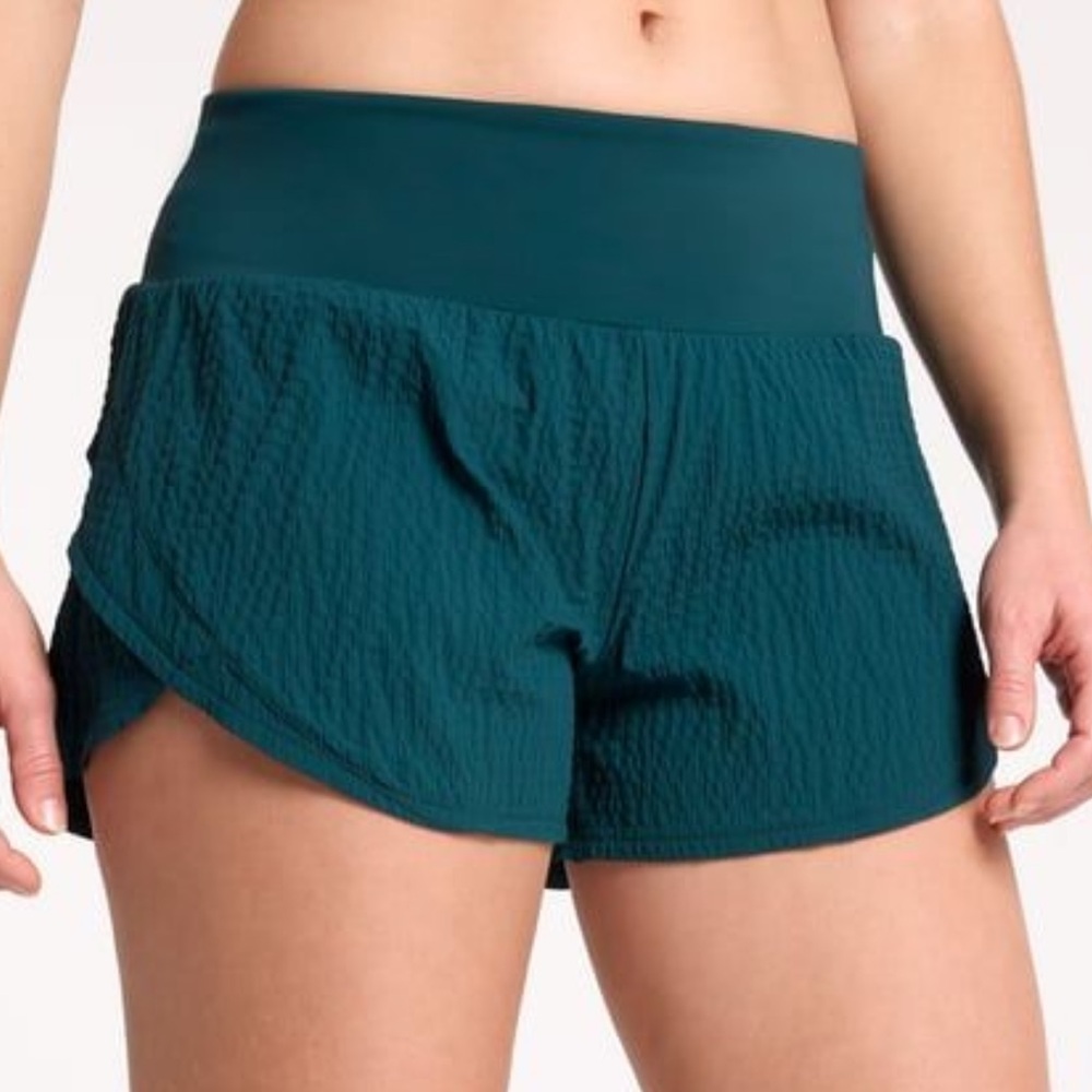 CALIA by Carrie Underwood 3” kick it up shorts